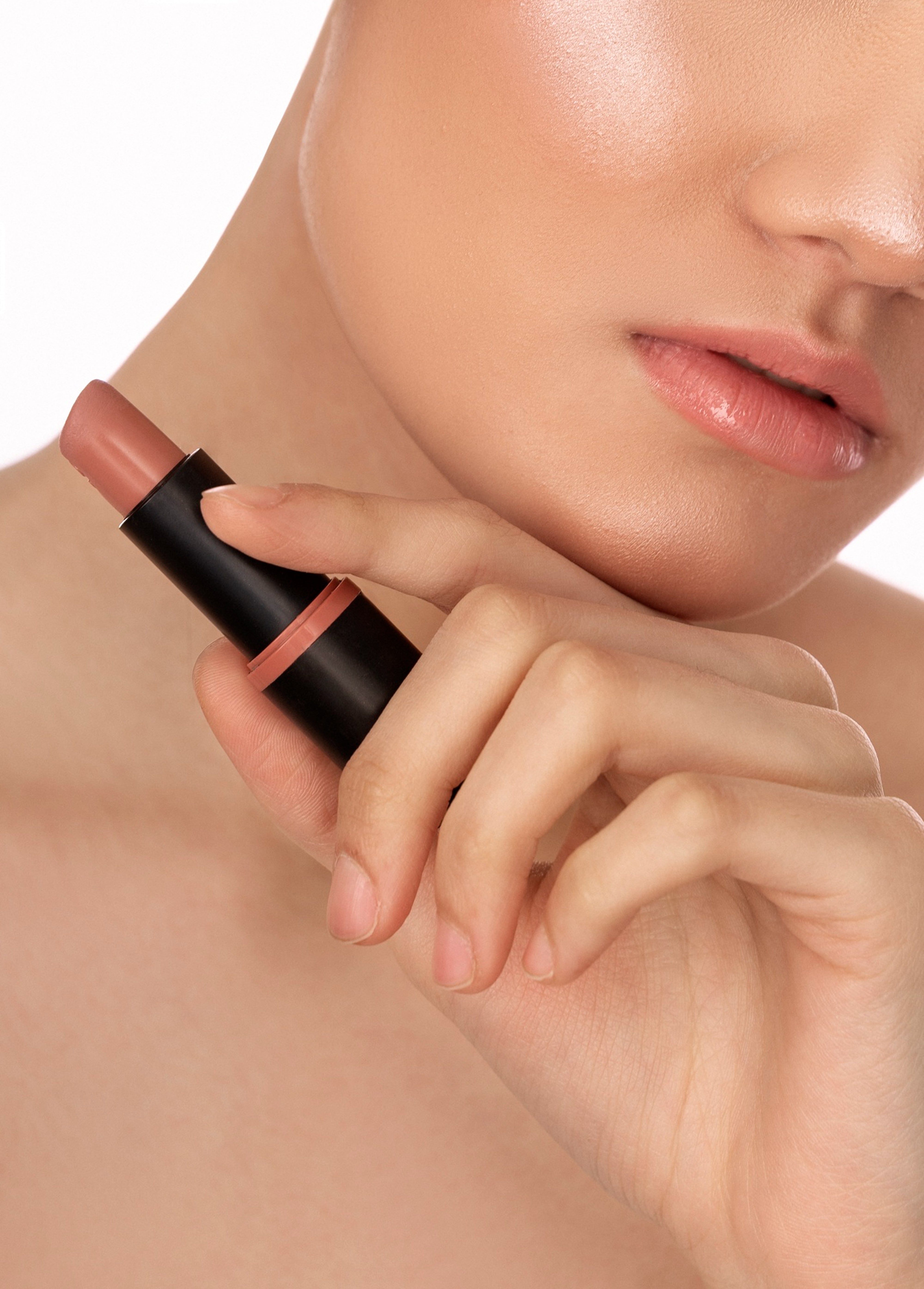 Velvet matte lip tint